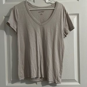 Universal Thread Cream T - size medium